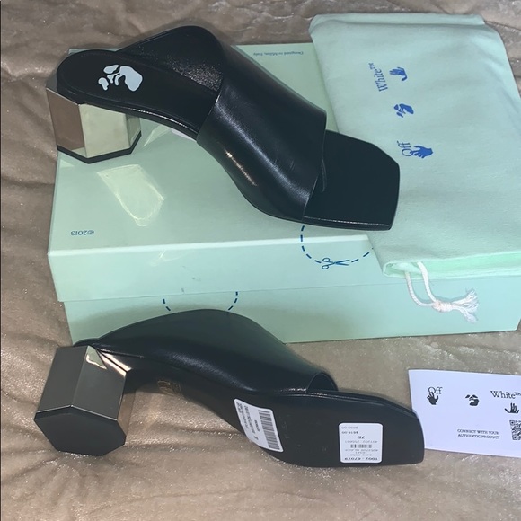 Off-White™  Hexnut Leather Metallic-Heel Thong Sandals - Picture 9 of 15